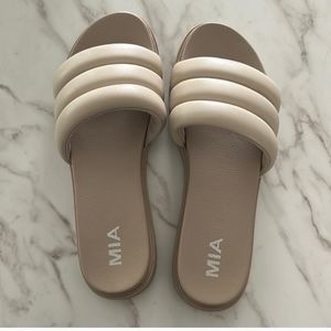 Mia slides